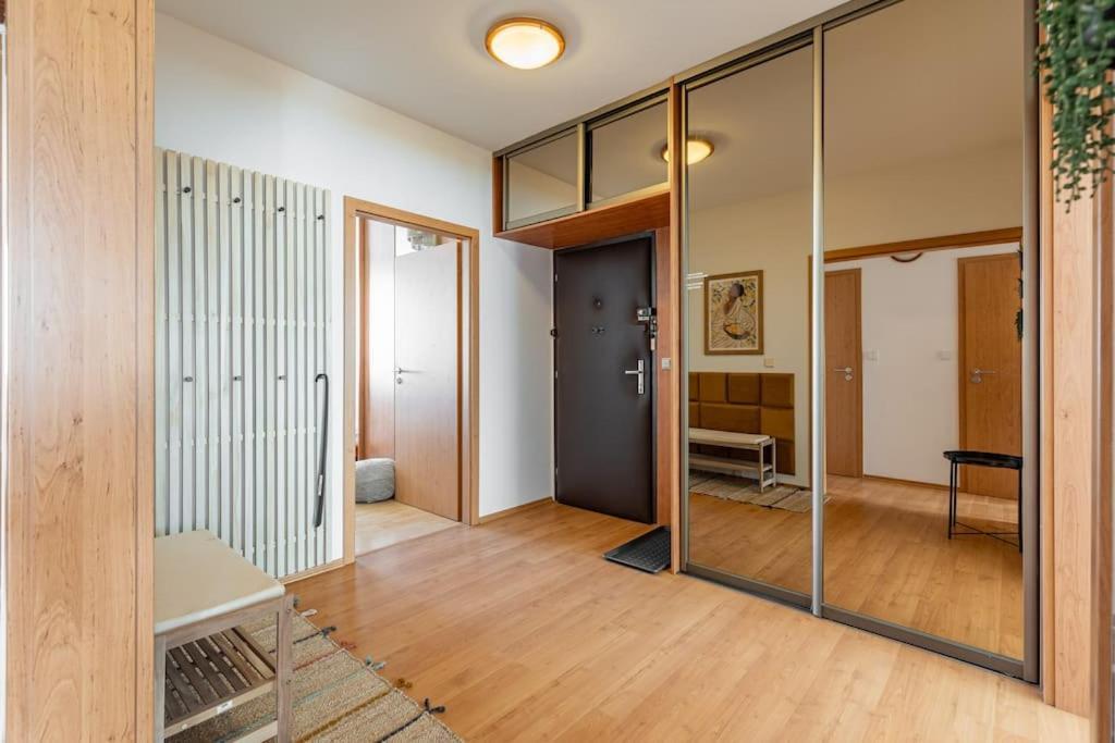 Duna Retreat: City Serenity Братислава Экстерьер фото